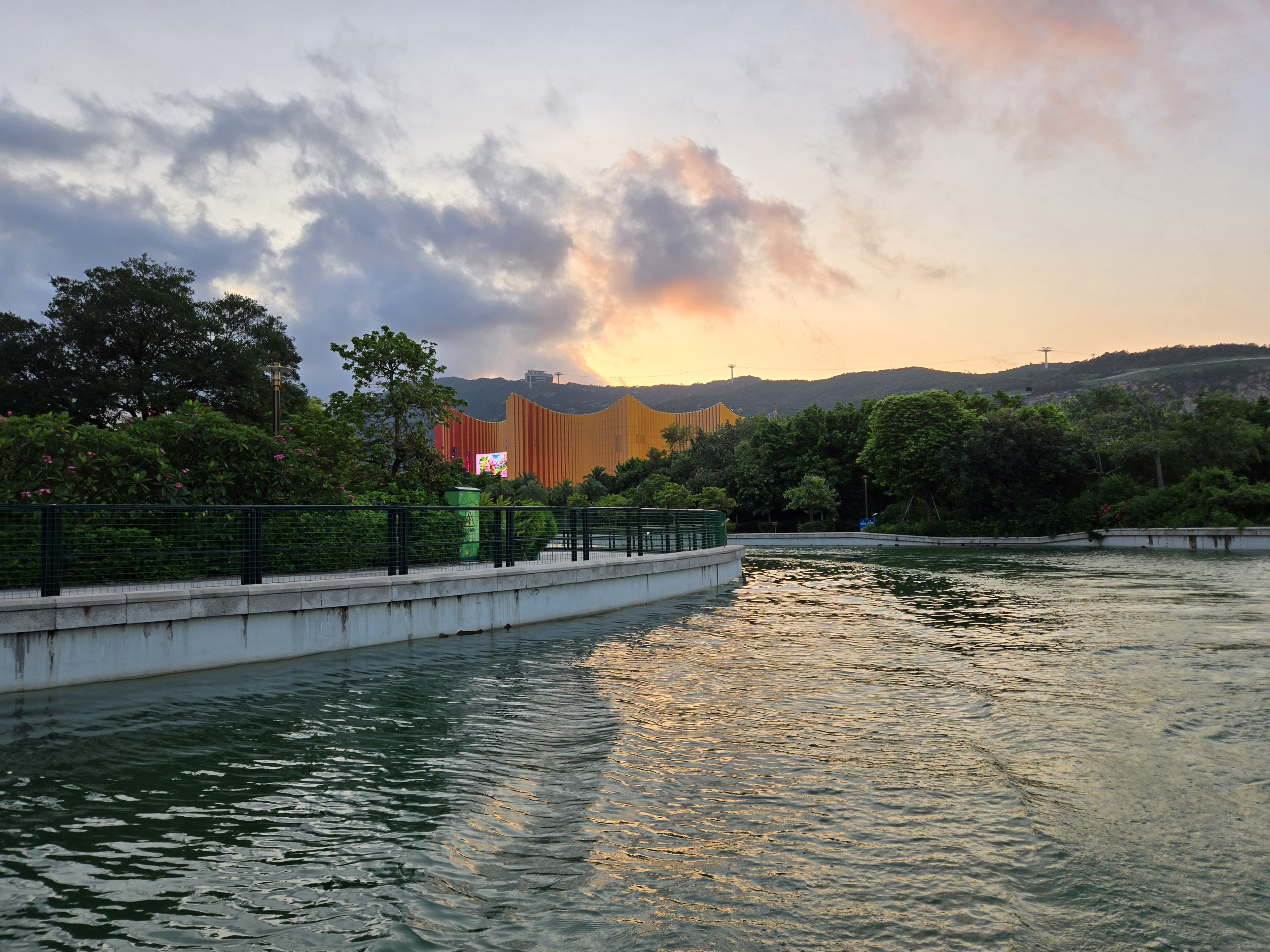 横琴湾酒店配套服务：游艇（小木船）接送